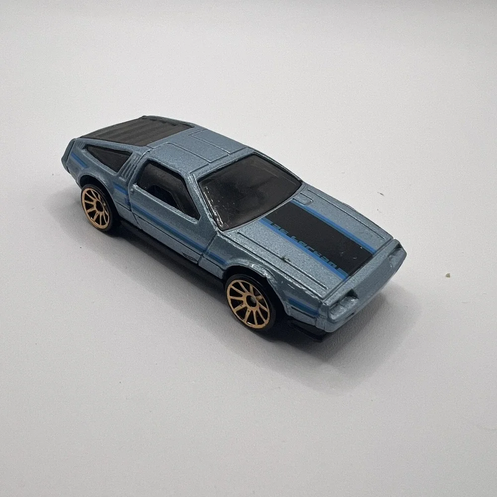 2009 Hot Wheels DMC Delorean Blue HW The '80s Diecast Toy Race CAR